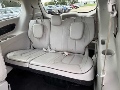 2017 Chrysler Pacifica, $15430. Photo 7