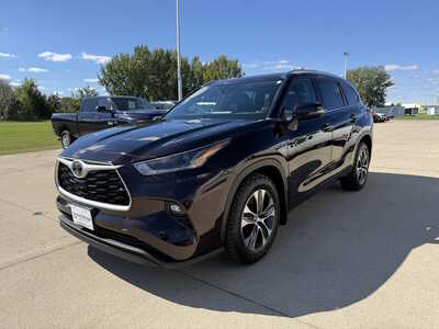 2021 Toyota Highlander, $27778. Photo 2