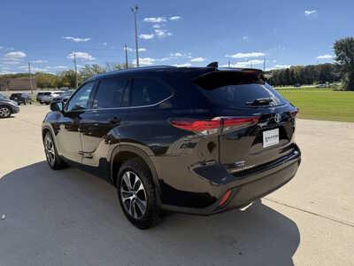 2021 Toyota Highlander, $27778. Photo 3