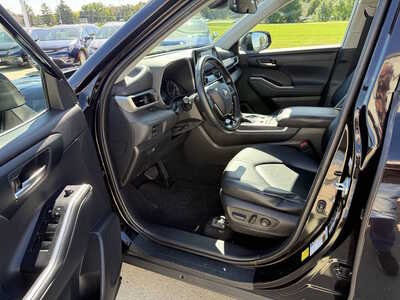 2021 Toyota Highlander, $27778. Photo 5