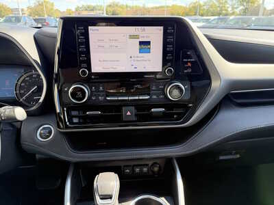 2021 Toyota Highlander, $27778. Photo 9