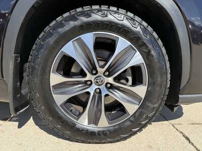2021 Toyota Highlander, $27778. Photo 11