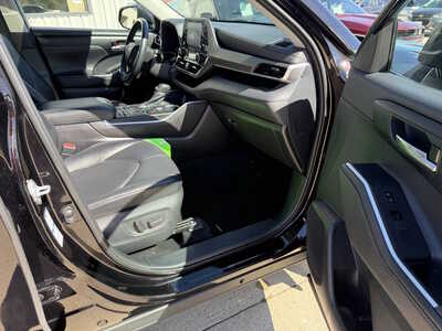 2021 Toyota Highlander, $27778. Photo 12