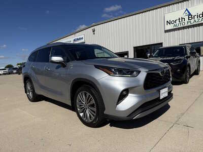 2021 Toyota Highlander, $35975. Photo 1