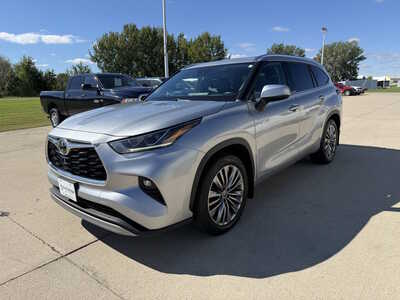 2021 Toyota Highlander, $35975. Photo 2