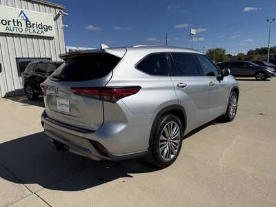2021 Toyota Highlander, $35975. Photo 4