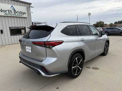 2021 Toyota Highlander, $30948. Photo 4