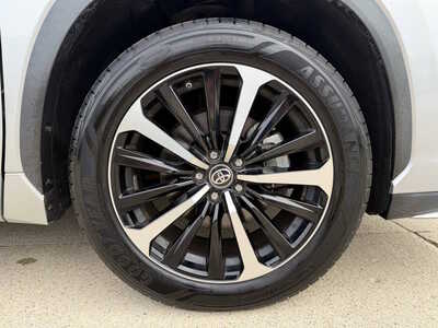 2021 Toyota Highlander, $30948. Photo 11