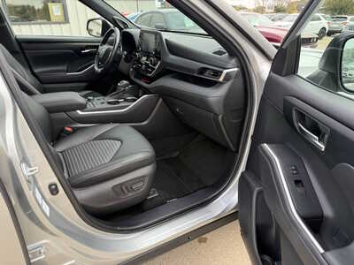 2021 Toyota Highlander, $30948. Photo 12