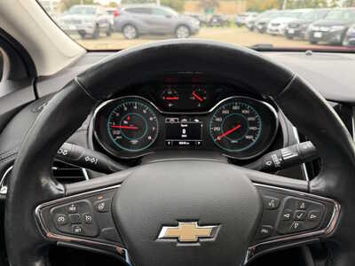 2018 Chevrolet Cruze, $11949. Photo 7