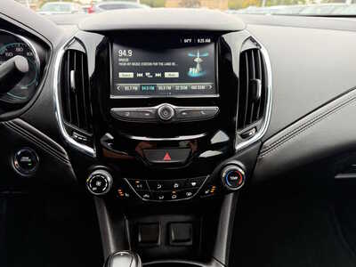 2018 Chevrolet Cruze, $11949. Photo 8