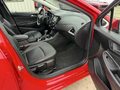 2018 Chevrolet Cruze, $11949. Photo 11