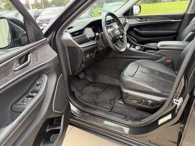 2022 Jeep Grand Cherokee L, $29887. Photo 5