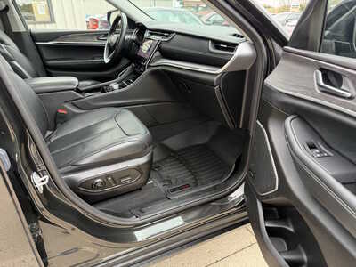 2022 Jeep Grand Cherokee L, $29887. Photo 12