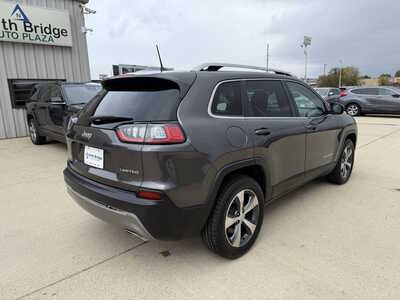 2021 Jeep Cherokee, $21746. Photo 4