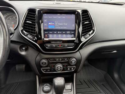 2021 Jeep Cherokee, $21746. Photo 8