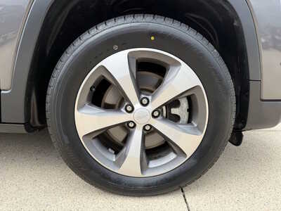 2021 Jeep Cherokee, $21746. Photo 10