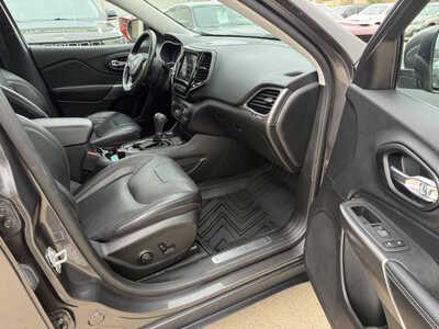 2021 Jeep Cherokee, $21746. Photo 11