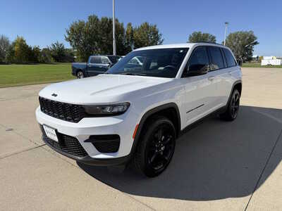 2023 Jeep Grand Cherokee, $26792. Photo 2