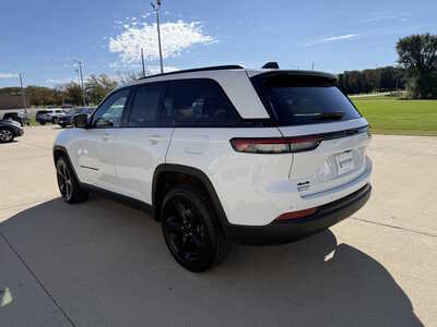 2023 Jeep Grand Cherokee, $26792. Photo 3