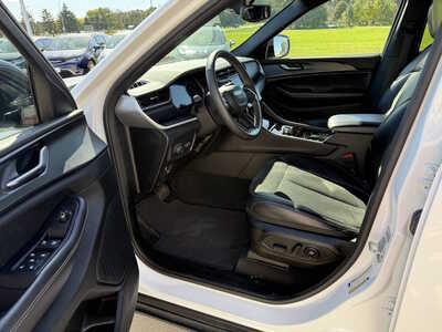 2023 Jeep Grand Cherokee, $26792. Photo 5