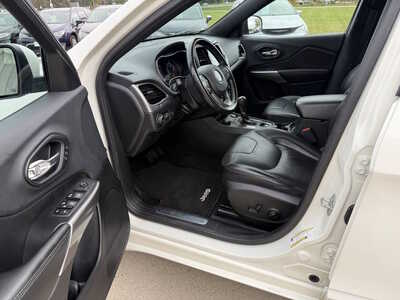 2019 Jeep Cherokee, $14747. Photo 5