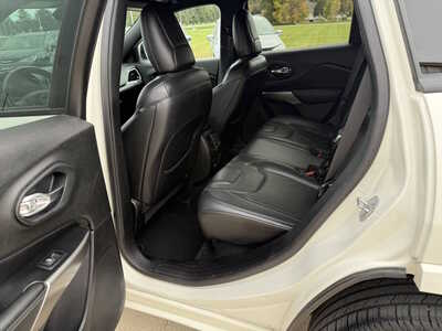 2019 Jeep Cherokee, $14747. Photo 6