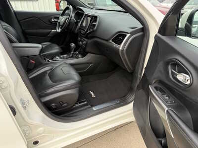 2019 Jeep Cherokee, $14747. Photo 11