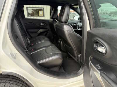 2019 Jeep Cherokee, $14747. Photo 12