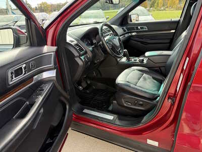 2017 Ford Explorer, $9971. Photo 5