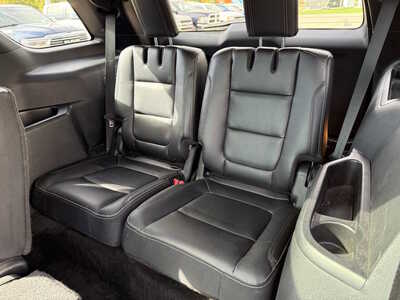 2017 Ford Explorer, $9971. Photo 7