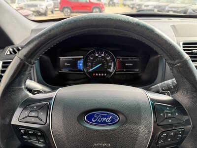 2017 Ford Explorer, $9971. Photo 8