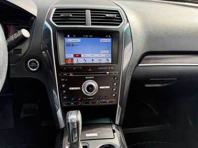 2017 Ford Explorer, $9971. Photo 9