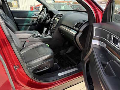 2017 Ford Explorer, $9971. Photo 12