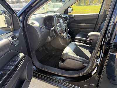 2017 Jeep Compass, $8760. Photo 5