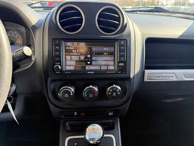 2017 Jeep Compass, $8760. Photo 8