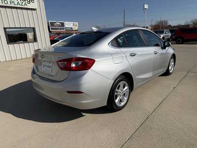 2016 Chevrolet Cruze, $9790. Photo 4