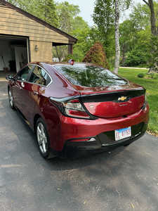 2017 Chevrolet Volt, $10500. Photo 2