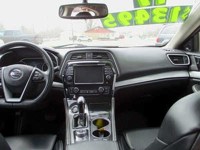 2017 Nissan Maxima, $13495. Photo 6