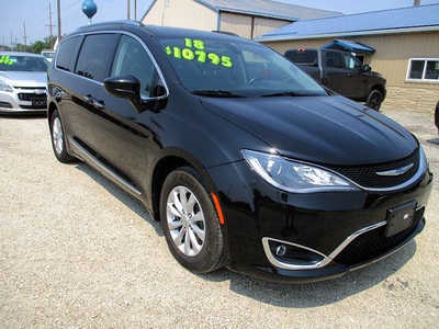 2018 Chrysler Pacifica, $10795. Photo 2