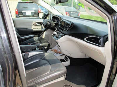 2018 Chrysler Pacifica, $10795. Photo 5