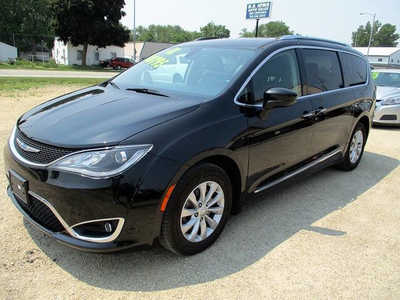 2018 Chrysler Pacifica, $10795. Photo 1