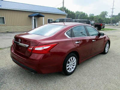 2016 Nissan Altima, $10795. Photo 3