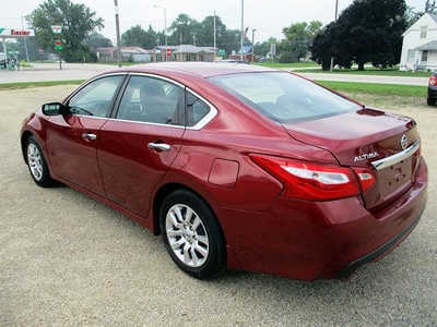 2016 Nissan Altima, $10795. Photo 4