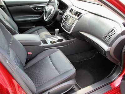 2016 Nissan Altima, $10795. Photo 5