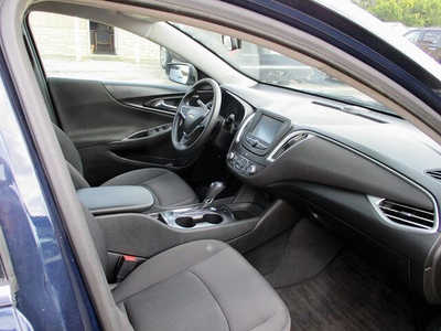 2017 Chevrolet Malibu, $9495. Photo 5