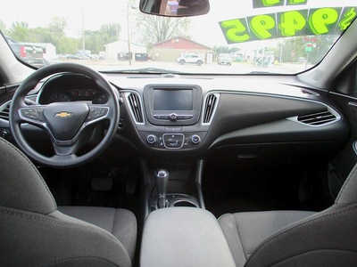 2017 Chevrolet Malibu, $9495. Photo 6