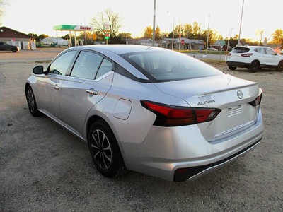 2023 Nissan Altima, $15495. Photo 3