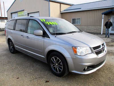 2017 Dodge Caravan, Grand, $7495. Photo 2