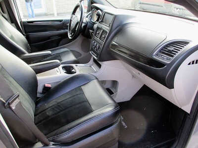 2017 Dodge Caravan, Grand, $7495. Photo 5